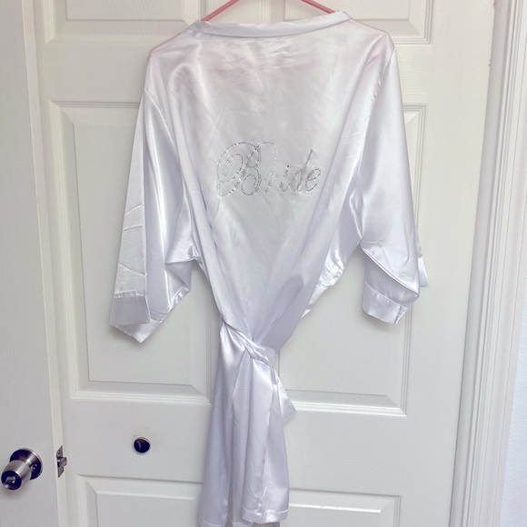 Bridal robe - Picture 2 of 5